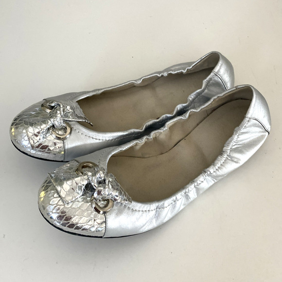 Stuart Weitzman Bolshoi Silver Nappa Ballet Flat Metallic Snake Cap Toe Bow 8 M - Picture 4 of 7